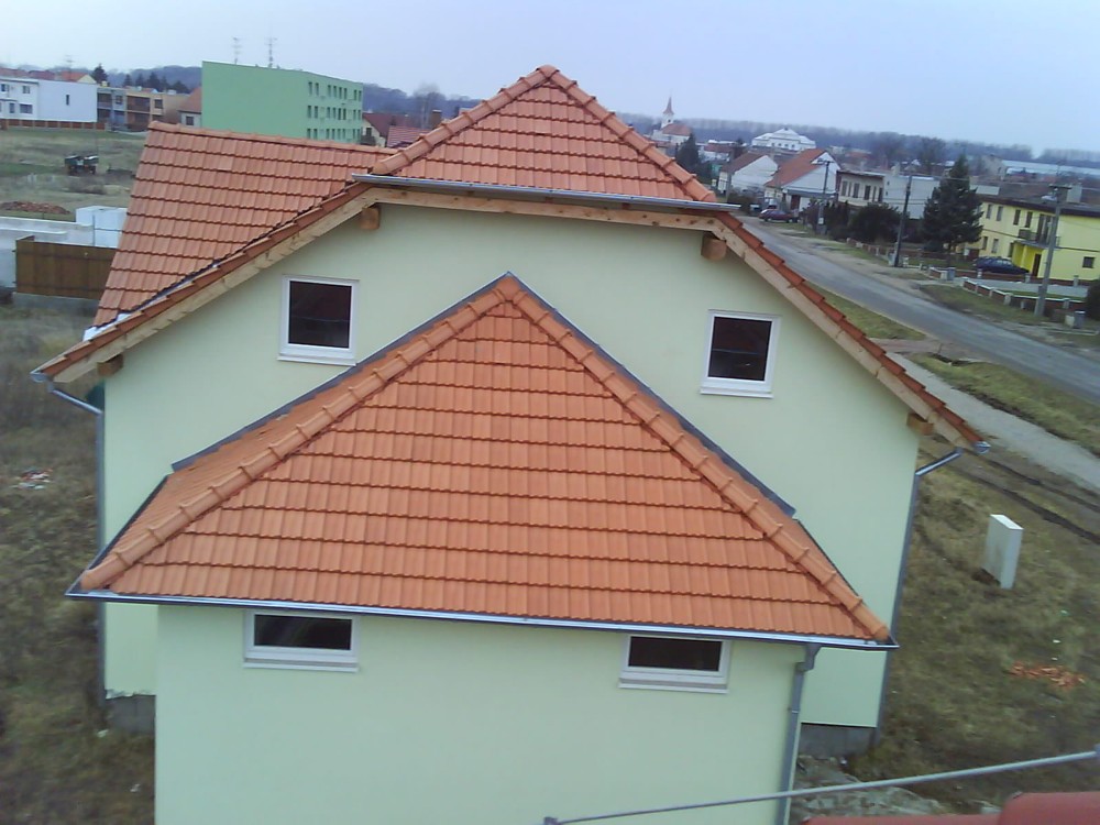 Oprava střechy zeleného domu